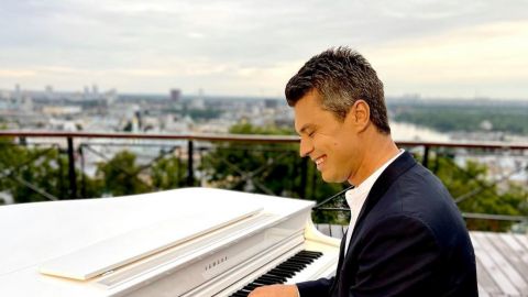 Віртуоз Хмара з екстримом зіграв на роялі посеред скель в Йорданії: "дивом вдалося утримати"