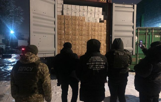 Перевозили сигареты на 8 млн гривен: пограничники под Одессой обнаружили партию контрабанды