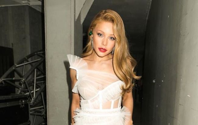 Руда бестія: вогняна Тіна Кароль зачарувала "хитрим" поглядом