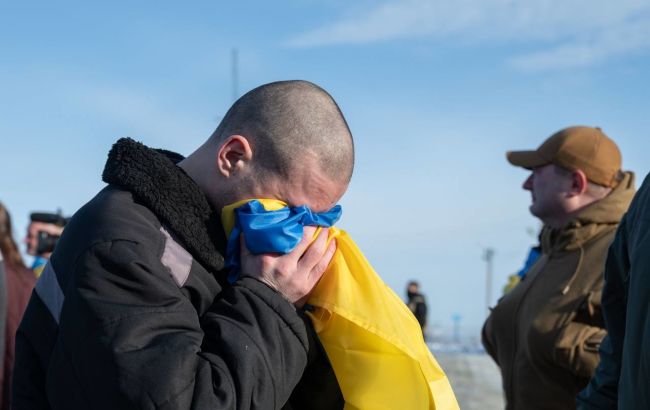 Прикордонники показали нове відео повернення українців з російського полону
