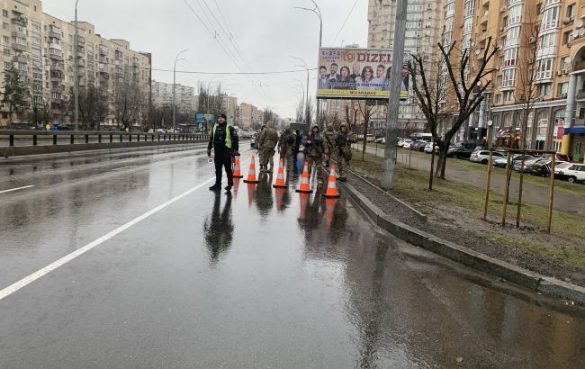 Шукають ДРГ. В Оболонському районі Києва встановили блокпости (фото)