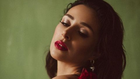 Африканська спокуса: Огнєвіч у супервідвертому монокіні завела фото з жаркого континенту