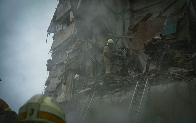 Рятувальники показали, як зараз виглядає будинок у Дніпрі після ракетного удару