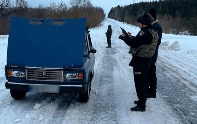 Россияне обстреляли гражданский автомобиль на границе Черниговской области