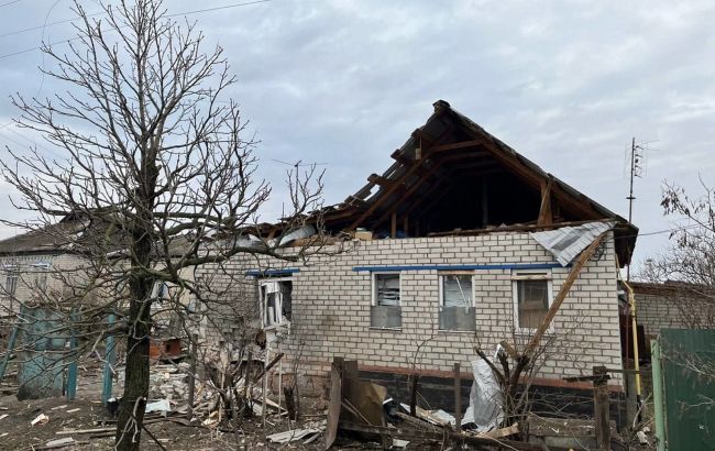 Росіяни обстріляли з артилерії село у Харківській області: в ОВА показали наслідки