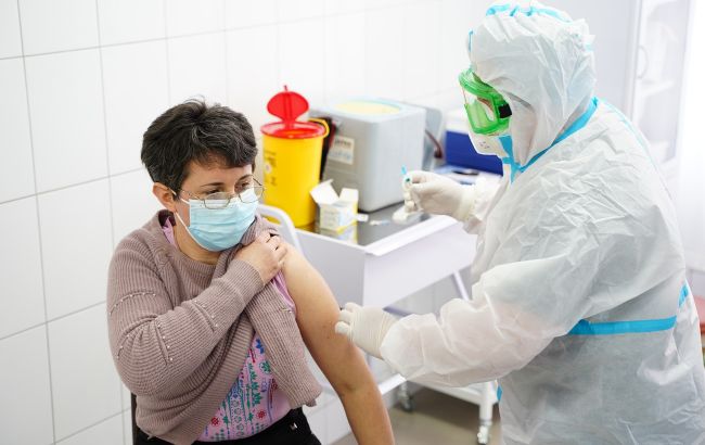 В Киеве возобновили работу четыре центра массовой вакцинации