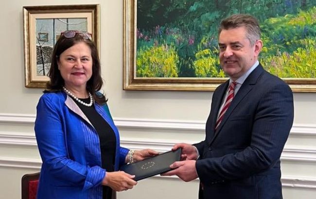 Новый посол ЕС начала работу в Украине