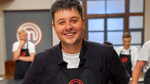 Такую "шубу" вы еще не ели! Победитель МастерШеф11 учит готовить привычный салат по-новому