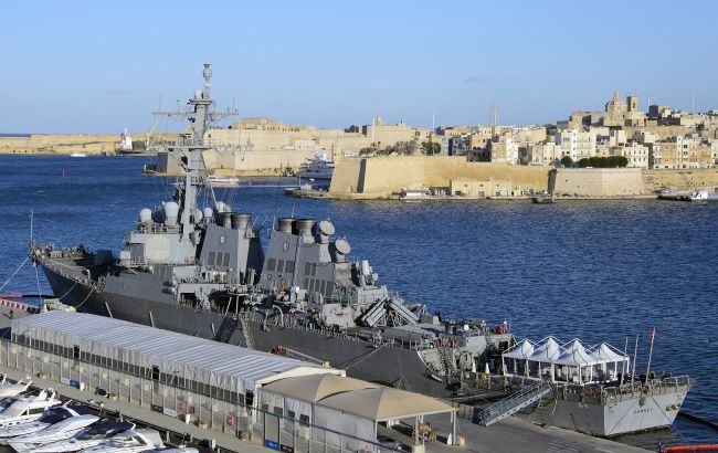 Корабль США перехватил несколько ракет возле побережья Йемена, - CNN