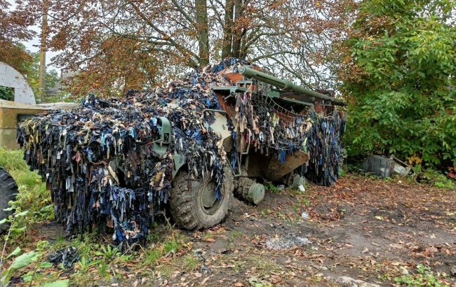 В Черниговской области обнаружили схрон с бронированной техникой и боеприпасами (фото)