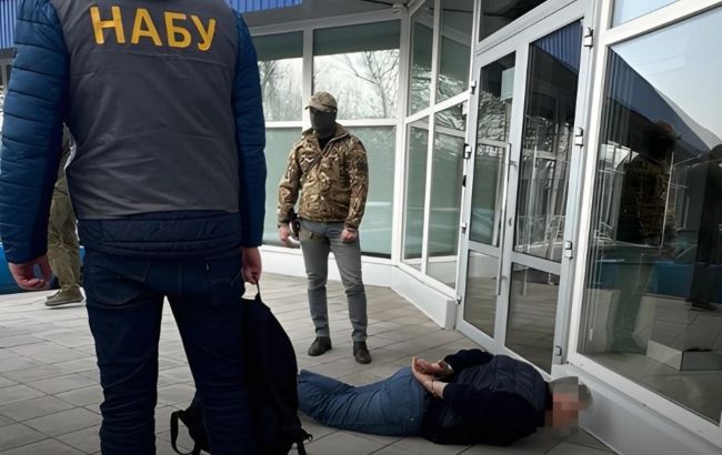 Намагалися підкупити начальника МВА. У Сумах двох депутатів викрили на хабарі