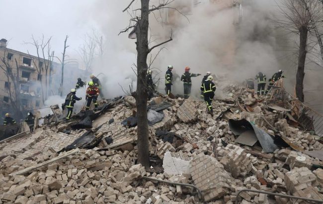 Число раненых и жертв в Харькове снова выросло. Видео первых минут после атаки