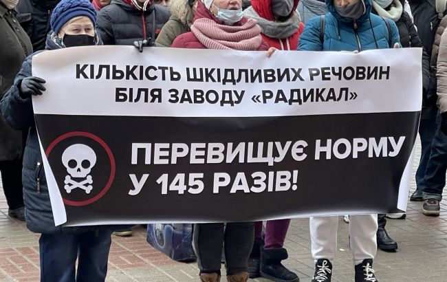 Под КГГА активисты требуют увольнения Пантелеева и Поворозника из-за подозрений в коррупции