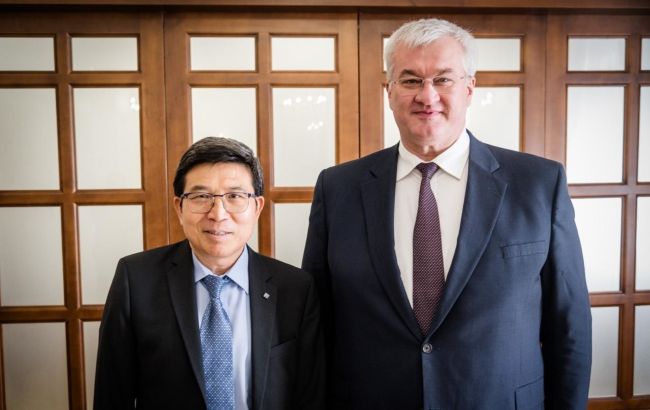 Україна обговорила з Китаєм перспективи участі у саміті миру