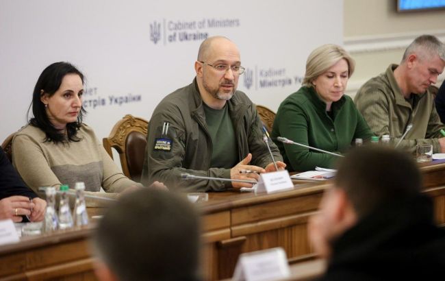 В Украине создадут координационный штаб для решения проблем переселенцев
