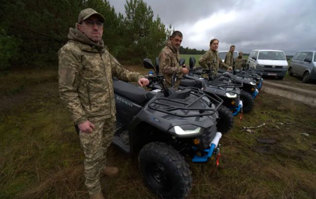 "Штаб на колесах" і квадроцикли. "Сталевий фронт" Ахметова передав допомогу одній з бригад ЗСУ