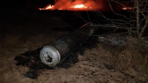 Палять будинки, "насипаючи" ракетами. Окупанти вранці обстріляли Куп'янськ (фото)