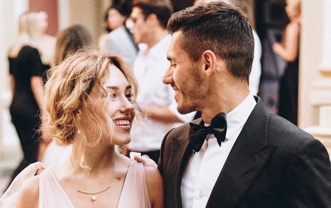 "Идеальнее не придумать": Холостяк 9 с избранницей отдались чувствам на пляже