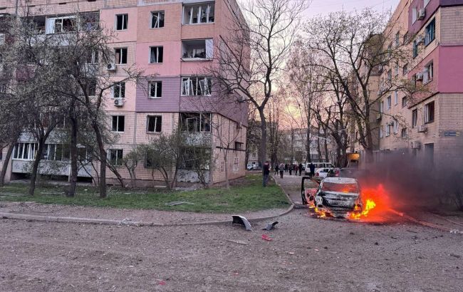 Зеленський показав фото руйнувань після удару Росії по Кривому Рогу