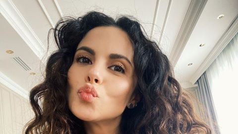 Сама ніжність: чуттєва Каменських в одному халаті показала, що зайнялася на світанку