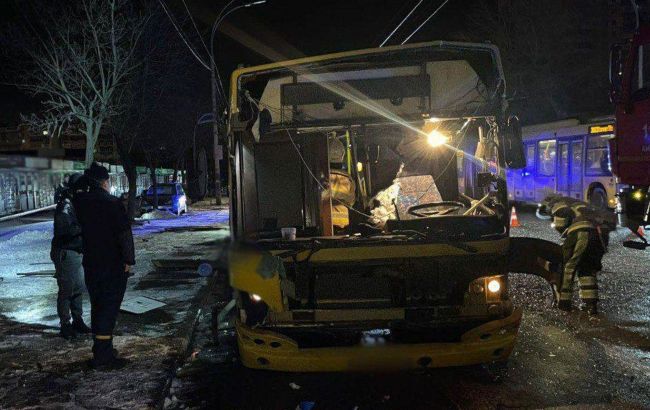 Після початку руху. У Києві вибухнув пасажирський автобус (фото, відео)