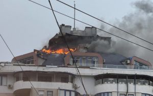В Одесі дрон влучив у дах багатоповерхівки: є постраждалі, серед них дитина