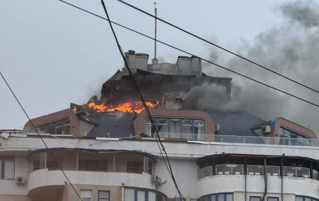 В Одесі дрон влучив у дах багатоповерхівки: є постраждалі, серед них дитина