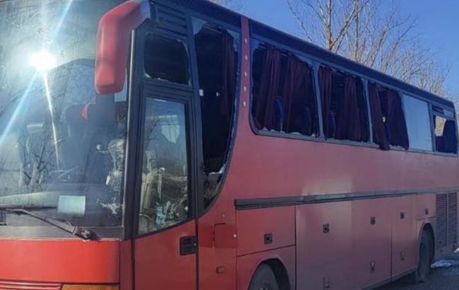 Росія вдарила по рейсовому автобусу на Харківщині: є загиблі та поранені