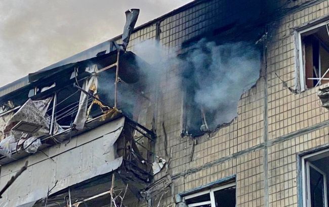 Россияне обстреляли Никополь: есть пострадавший, повреждены дома и ЛЭП