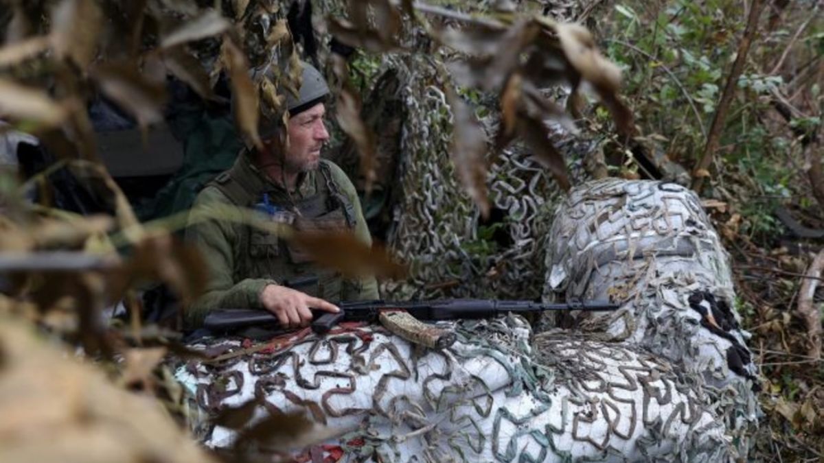 Под Луганском партизаны подожгли оборудование на железной дороге: названы последствия