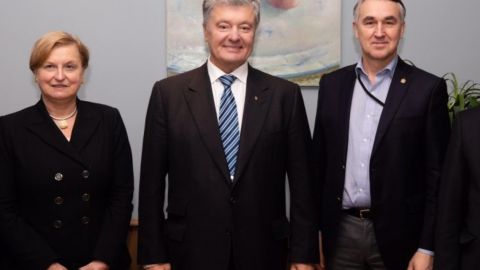 Порошенко обговорив з депутатами Європарламенту підтримку України