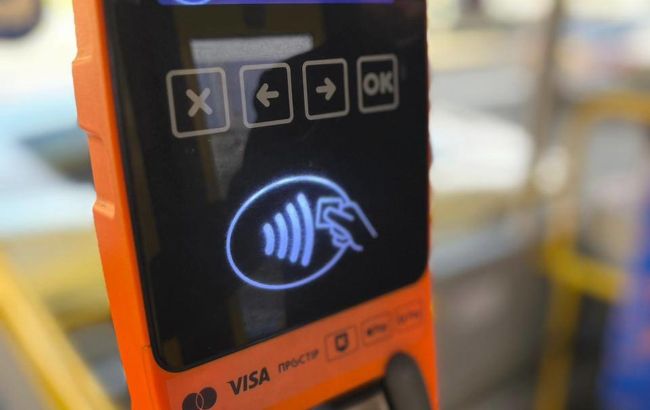 В транспорте Киева запустили оплату картой: на каких маршрутах