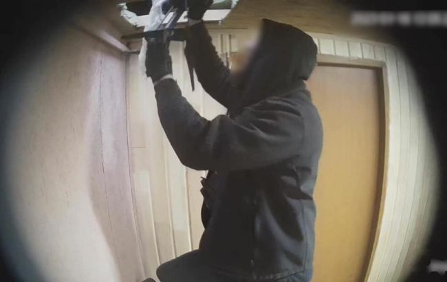 Викрадали гроші під час "обміну валют" за допомогою дрона: поліція викрила групу шахраїв