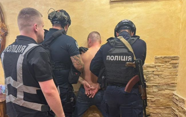 Поліція затримала "смотрящого" за півднем України: проведено майже 50 обшуків