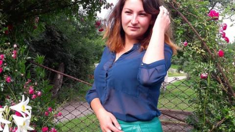 Скандал с "аморальными фото": воспитательница рассказала, почему односельчане боятся поддержать ее публично