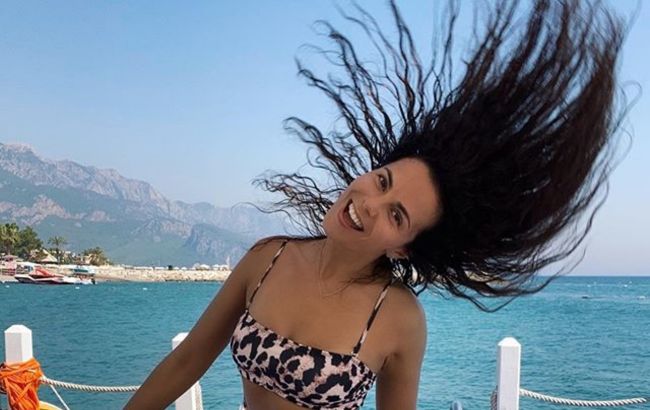 Такая настоящая! Настя Каменских очаровала лицом без макияжа на ярком фото