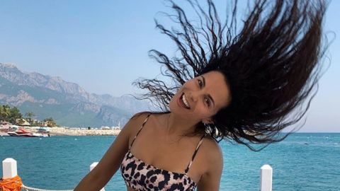 Яка краса! Настя Каменських викликала фурор декольте в пікантному купальнику