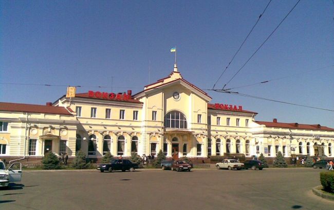 В Херсоне поврежден железнодорожный вокзал из-за ночного обстрела