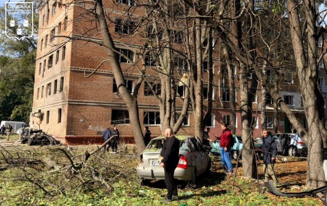 РФ вдарила КАБами по центру Сум: є загиблі та постраждалі, серед них дитина