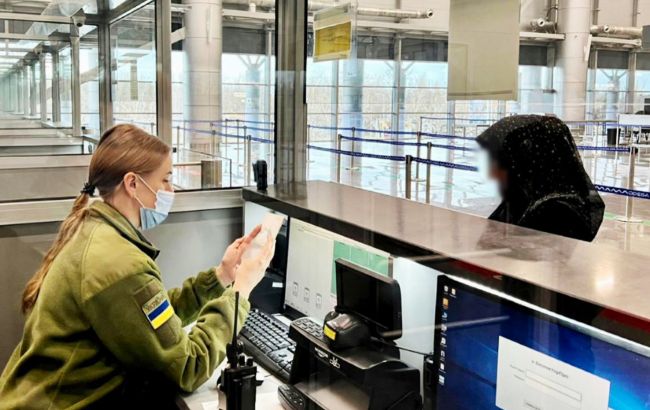 Брала участь у терористичній групі: в аеропорту Одеси затримали іноземку