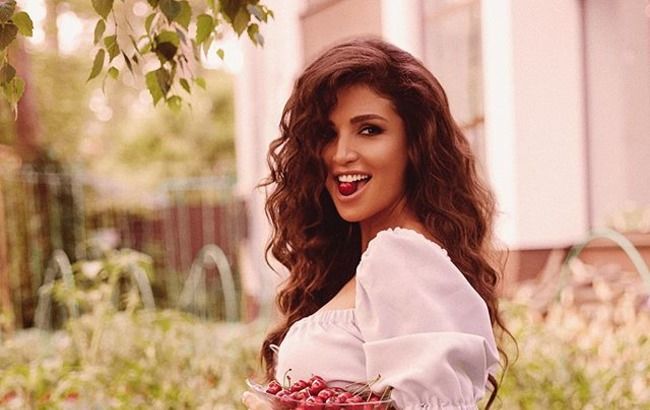 Це любов! Санта Дімопулос у сукні-вишиванці растрогола ніжним фото з донечкою