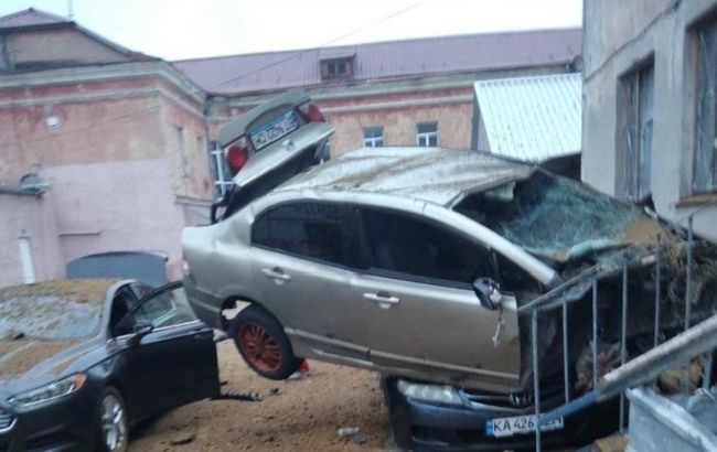 Атака беспилотниками медучреждения в Херсоне: видео последствий