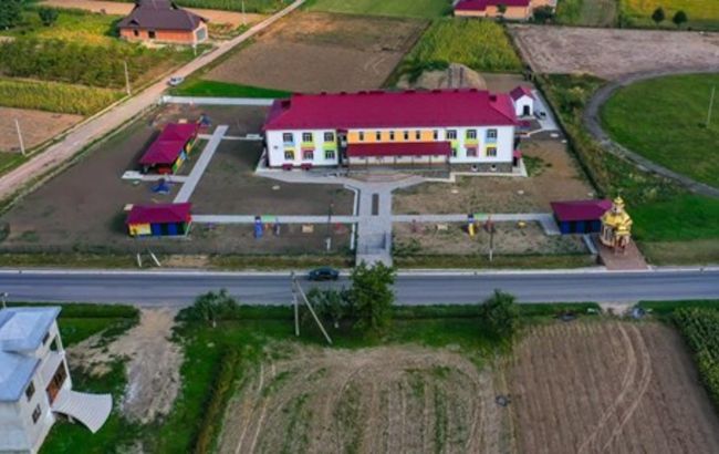 По программе Зеленского на Буковине открыли детсад, который 10 лет стоял долгостроем