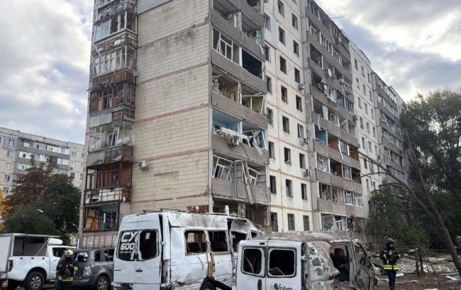 Росіяни вдарили КАБами по Сумах: пошкоджена багатоповерхівка, є постраждалі