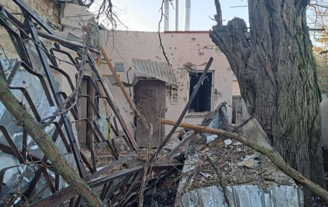 Росіяни вчора масовано обстріляли Чорнобаївку: є значні руйнування