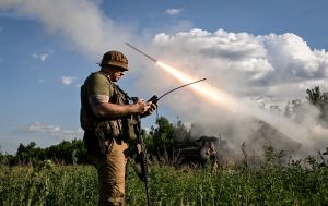 Кабмін направив 60 млрд гривень на виплати військовим та закупівлю зброї