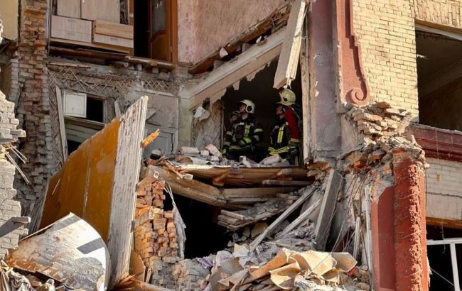 Тривали 20 годин. У Запоріжжі закінчили пошуки людей після удару по багатоповерхівці