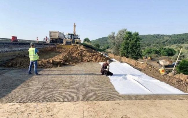 "Укравтодор" показав, як ліквідовують зсув ґрунту на трасі "Київ-Одеса"