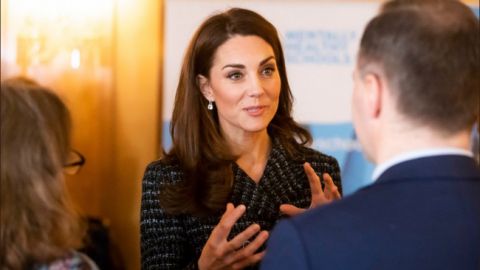 Стильне рішення: Кейт Міддлтон вийшла у світ в трендовому твідовому костюмі