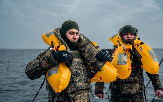 Нужны для спецподразделений. Минобороны показало испытания "плавучих бронежилетов"
